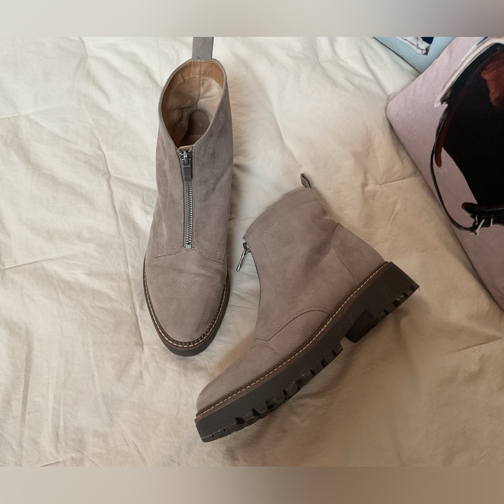 Nordstrom Rack Faux Suede Ankle Boots Thick Lug Sole Front Zip Women’s Sz 8.5 - Picture 2 of 9